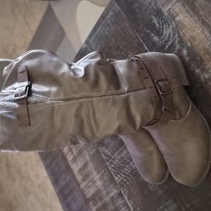 Boots, women's 7.5